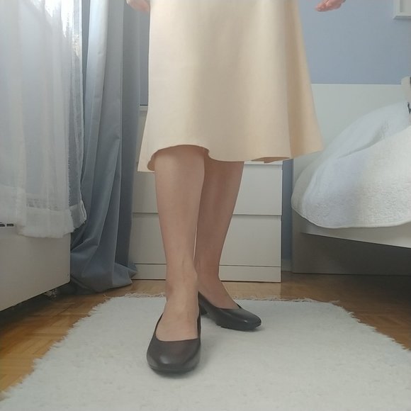 Brown Leather Pumps Size 10W - Picture 3 of 10